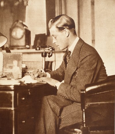 Re Edoardo VIII alla sua scrivania a St. James
