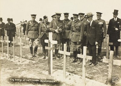 Re Giorgio V al cimitero, Passchendaele da English Photographer