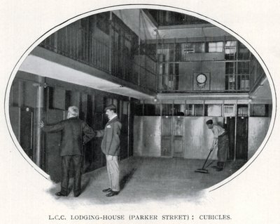 L.C.C. Lodging-House (Parker Street): Cubicoli da English Photographer