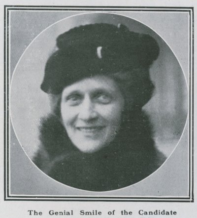 Lady Nancy Astor: Il sorriso cordiale della candidata da English Photographer