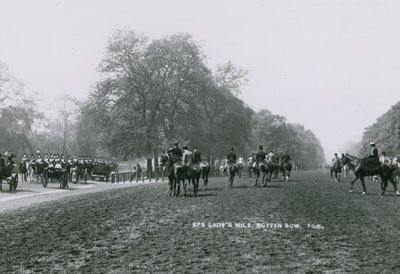 Ladys Mile, Rotten Row, Hyde Park, Londra da English Photographer