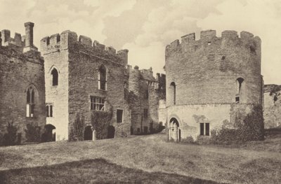 Castello di Ludlow, Cortile Interno e Cappella Rotonda da English Photographer