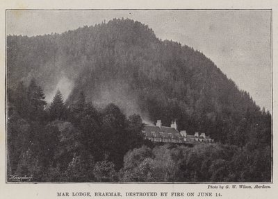 Mar Lodge, Braemar, distrutto dal fuoco il 14 giugno da English Photographer