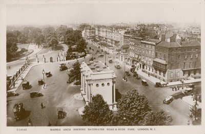 Marble Arch mostrando Bayswater Road e Hyde Park, Londra da English Photographer