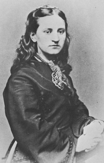 Mary Aitken Carlyle (foto in b/n) da English Photographer