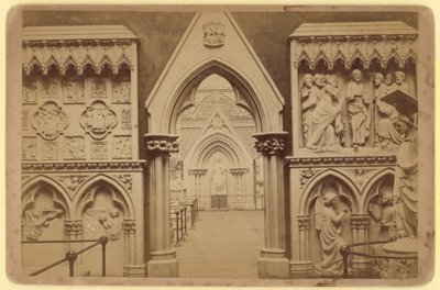 Corte Medievale, Crystal Palace, Sydenham, Londra da English Photographer