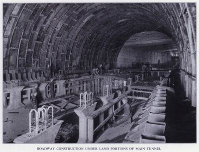 Tunnel del Mersey: Costruzione della Strada sotto le Parti di Terra del Tunnel Principale da English Photographer
