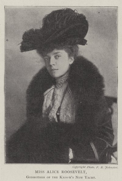 Miss Alice Roosevelt, madrina del nuovo yacht del Kaiser da English Photographer