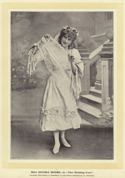 Miss Decima Moore, in La Vigilia del Matrimonio da English Photographer