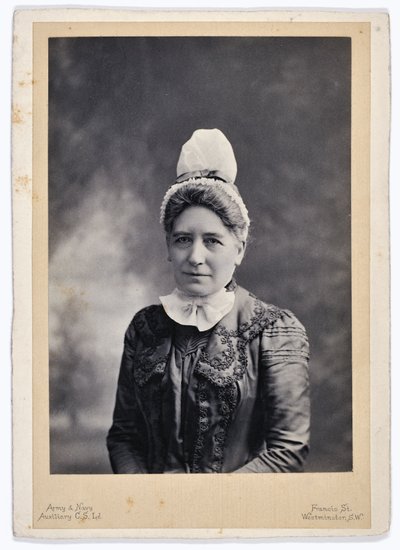 Miss L.M. Gordon, Matrona dell