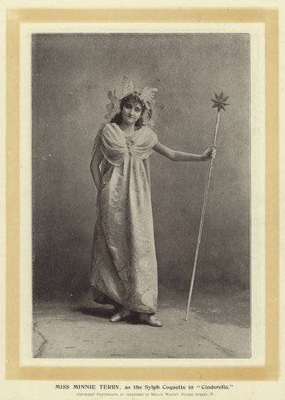 Miss Minnie Terry, come la Silfide Civetta in Cenerentola da English Photographer
