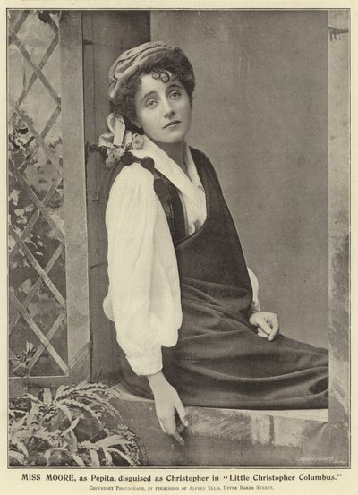 Miss Moore, come Pepita, travestita da Christopher in Little Christopher Columbus da English Photographer