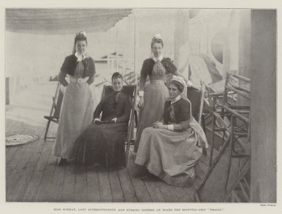 Miss Norman, Lady Sovrintendente, e Sorelle Infermiere, a Bordo della Nave Ospedale Trojan da English Photographer