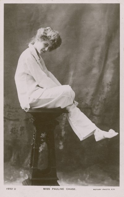 Miss Pauline Chase, in pigiama da English Photographer
