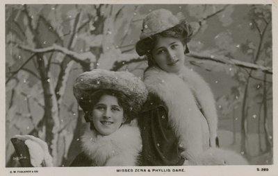 Signorine Zena e Phyllis Dare da English Photographer