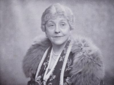 Mrs Laura Henderson, proprietaria del Windmill Theatre, Piccadilly, Londra da English Photographer