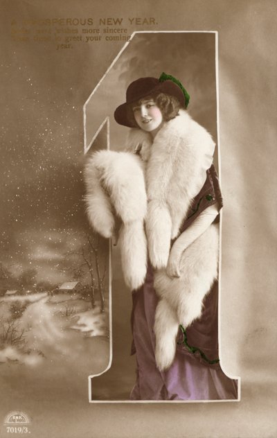 Biglietto di auguri di Capodanno con ritratto di una giovane donna vestita di pellicce da English Photographer