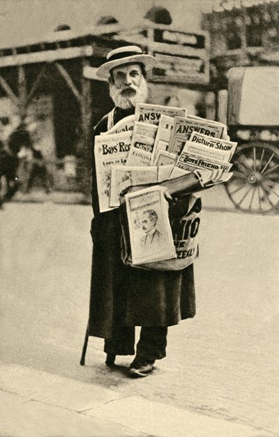 Venditore di giornali da English Photographer