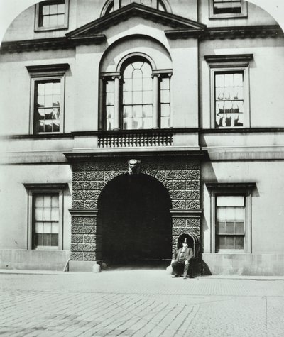 Northumberland House, Charing Cross, Westminster LB: cortile, 1880 da English Photographer