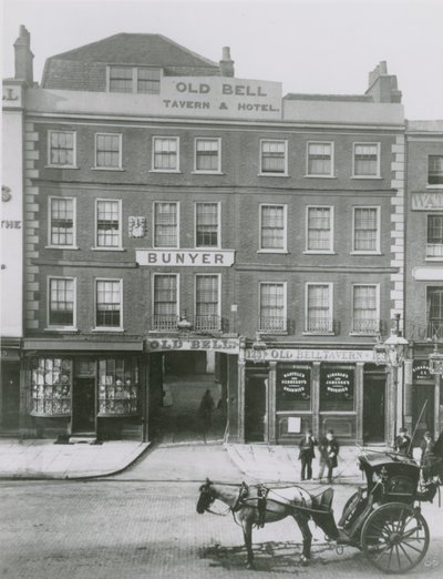 Old Bell Tavern e Hotel, Londra da English Photographer