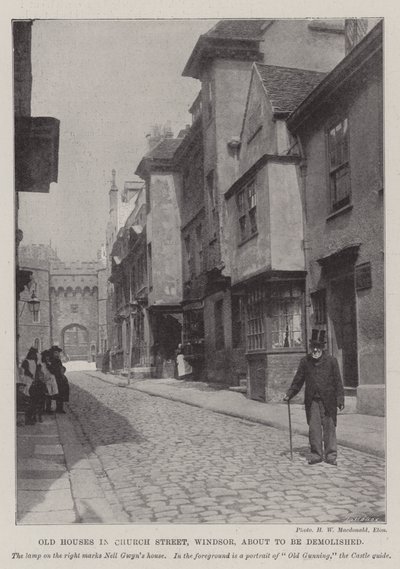 Vecchie case in Church Street, Windsor, in procinto di essere demolite da English Photographer