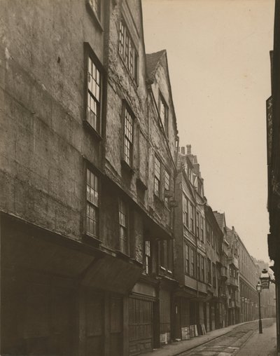 Vecchie case in Wych Street, Londra da English Photographer
