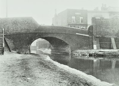 Old Victory Bridge, 1895 da English Photographer