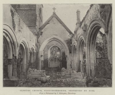 Chiesa di Oldbury, Gloucestershire, distrutta dal fuoco da English Photographer
