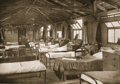 Una delle camere da letto, Donington Hall, illustrazione da Prigionieri tedeschi in Gran Bretagna da English Photographer