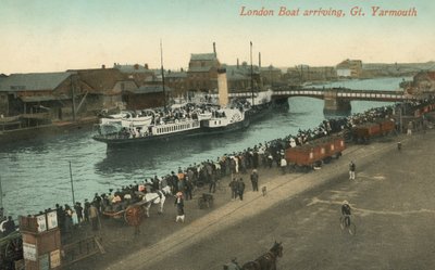 Piroscafo a pale da Londra in arrivo a Great Yarmouth, Norfolk da English Photographer