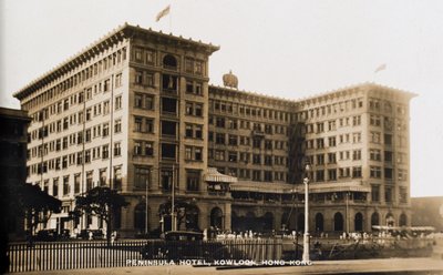 Peninsula Hotel, Kowloon, Hong Kong, da un album di fotografie relative al servizio di Pte H. Chick, 1940 da English Photographer