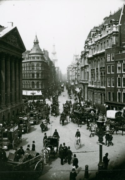 Penny farthing nel traffico fuori dalla Mansion House negli anni 1880 da English Photographer