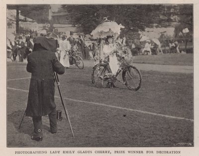 Fotografare Lady Emily Gladys Cherry, vincitrice del premio per la decorazione da English Photographer