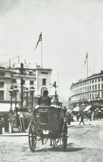 Piccadilly Circus: vista verso Regent Street, 1890 da English Photographer