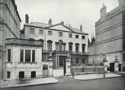 Piccadilly, il Club Navale e Militare (foto in b/n) da English Photographer