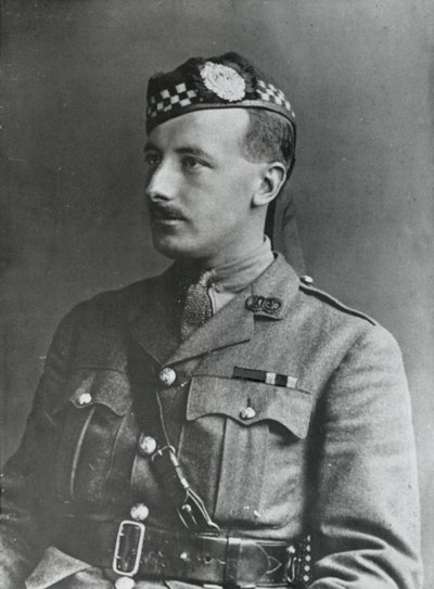 Ritratto del capitano Arthur Henderson VC, 2nd Battalion Argyll and Sutherland Highlanders, 1915 da English Photographer