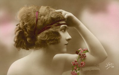 Ritratto di una giovane donna da English Photographer