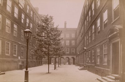 Cartolina con Pump Court nel Middle Temple da English Photographer
