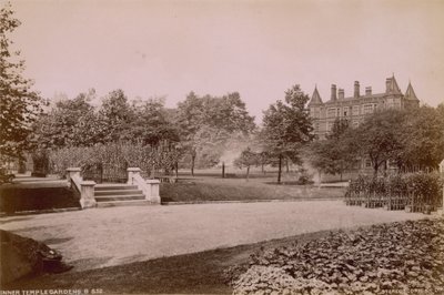 Cartolina con i giardini della Inner Temple da English Photographer
