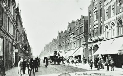 Powis Street, Woolwich: vista generale, 1890 da English Photographer