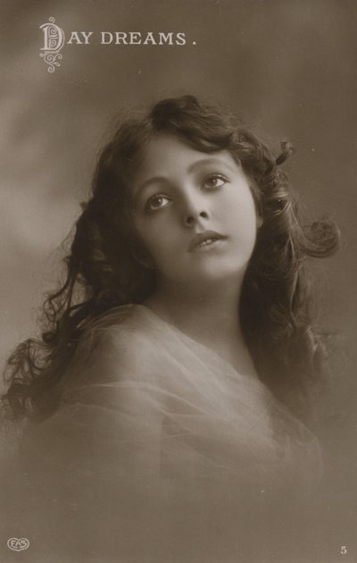 Bella ragazza, sognante da English Photographer