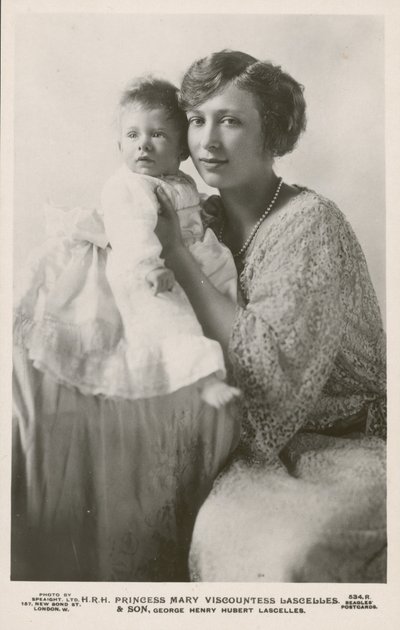 Principessa Mary, Viscontessa Lascelles, con il suo figlio maggiore, George da English Photographer