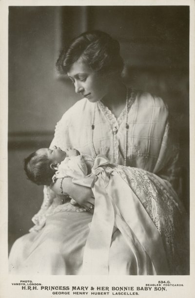 Principessa Mary, Viscontessa Lascelles, con il suo figlio maggiore, George da English Photographer