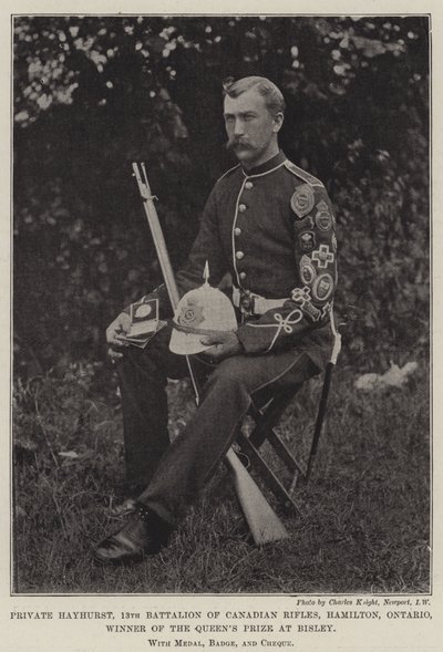 Privato Hayhurst, 13º Battaglione dei Fucilieri Canadesi, Hamilton, Ontario, Vincitore del Premio della Regina a Bisley, con Medaglia, Distintivo e Assegno da English Photographer