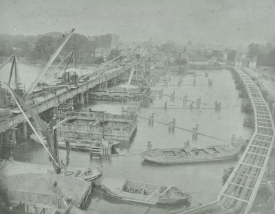 Putney Bridge: scavo delle fondamenta per il nuovo ponte, 1883 da English Photographer