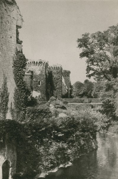 Castello di Raglan, dal Fossato da English Photographer