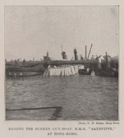 Il recupero della cannoniera affondata, HMS Sandpiper, a Hong Kong da English Photographer