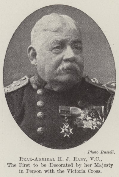 Retroammiraglio H J Raby, VC, il primo ad essere decorato personalmente da Sua Maestà con la Victoria Cross da English Photographer