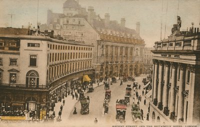 Regent Street e Piccadilly Hotel, Londra da English Photographer
