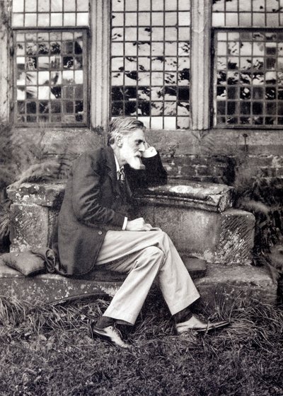 Robert Bridges, poeta inglese da English Photographer